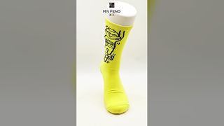 изготовленные на заказ носки с мультяшным захватом