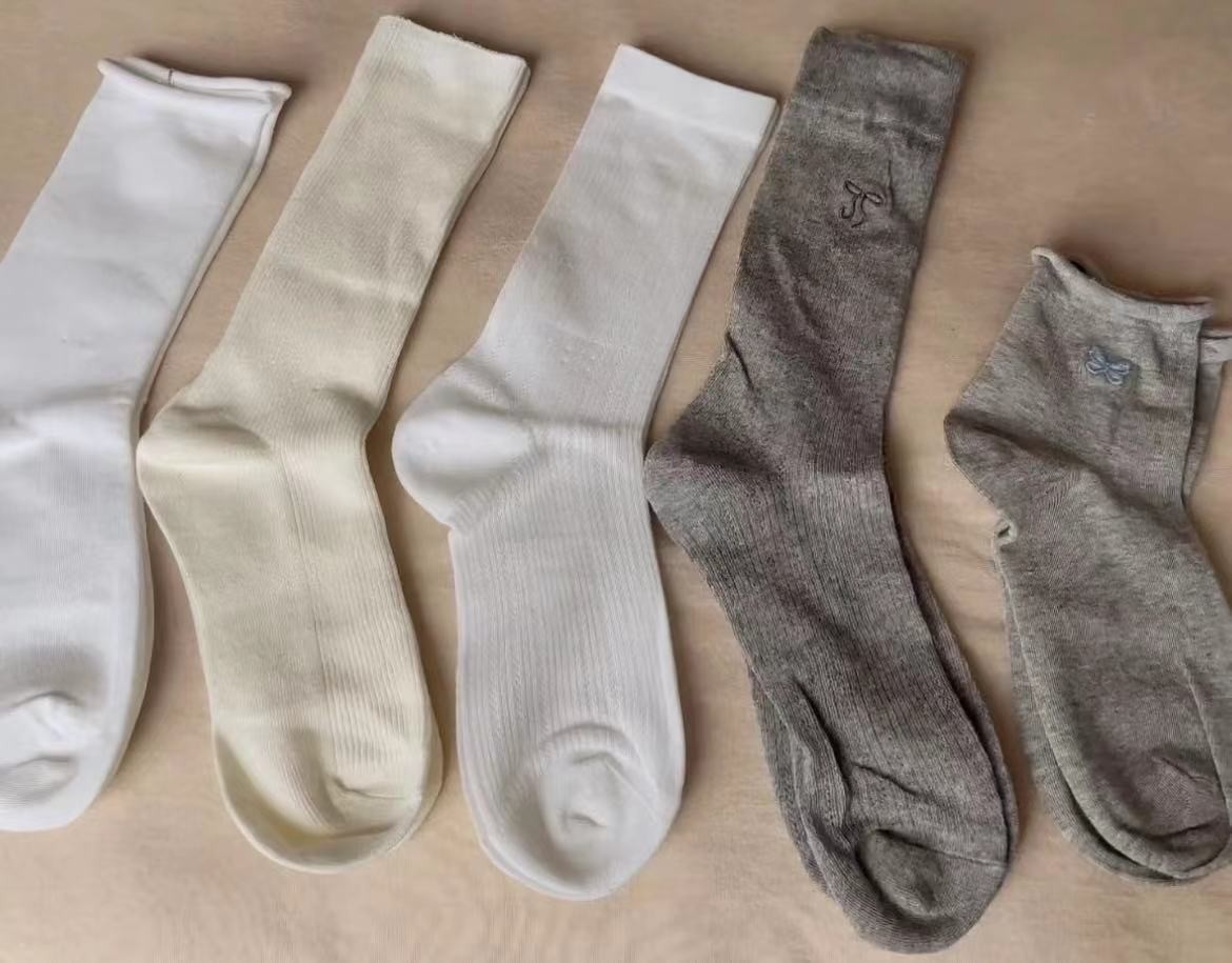 Latest company blogs about Why Minimalist Socks Are a Must-Have in Every Wardrobe This Season
