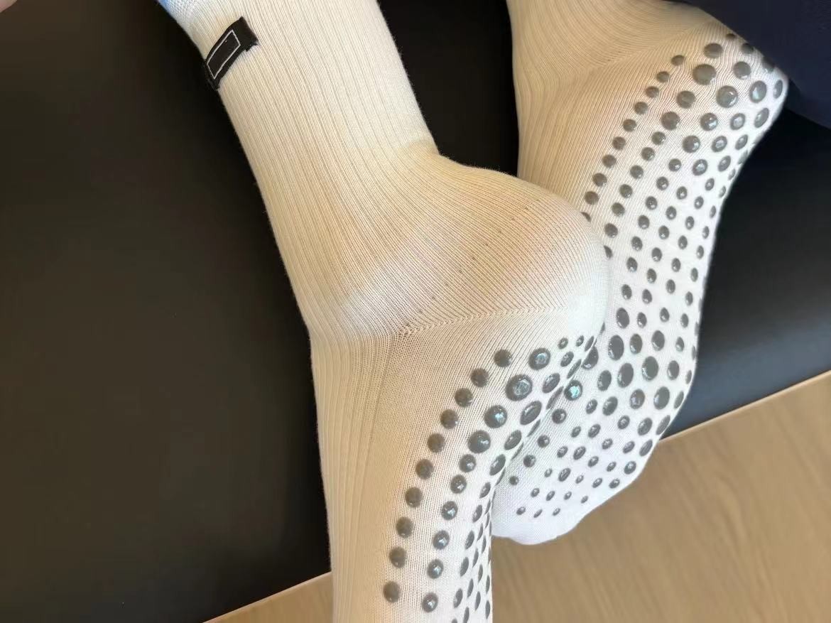 Latest company blogs about Anti-Slip Technology in Socks: How It Works and Why You Need It