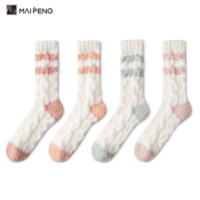 acheter En hiver, des chaussettes chaudes et moelleuses pour les femmes. online manufacture