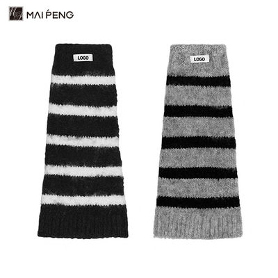 Beli Custom Logo Wanita Kaki Panas Acrylic Knitt Sock Sleeve Dengan Garis Horisontal online manufacture