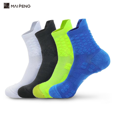 Des chaussettes de course sportives sur mesure, séchées rapidement, des chaussettes de course pour équipes sportives