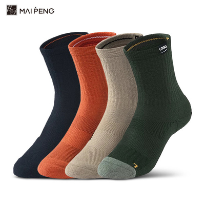 Des chaussettes de randonnée respirantes coussinées pour les amateurs de mode