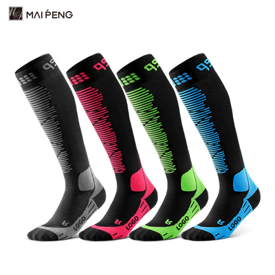 Des chaussettes de randonnée respirantes épaisses et personnalisées