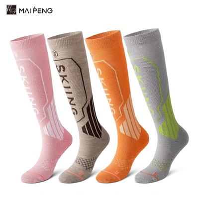 Des chaussettes de ski en merine épaisse sur mesure