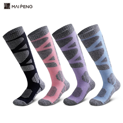 Des chaussettes de ski chaudes et durables à genou haut résistant à l'abrasion avec des fils de marle