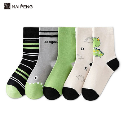 Des chaussettes de dessin animé confortables pour enfants, des chaussettes de coton pour enfants
