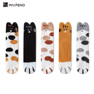 Des chaussettes chaudes d'hiver, des chaussettes en peluche.